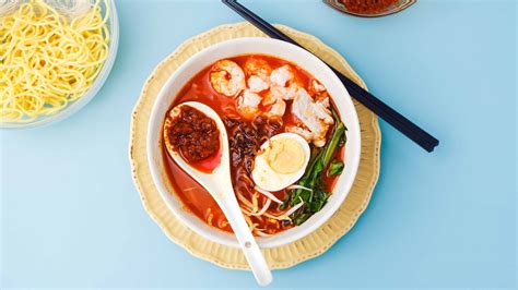  Hokkien Mee –  Zapachowe smażenie łączy się z pikantnym sosem chili w tej malezyjskiej uczcie!