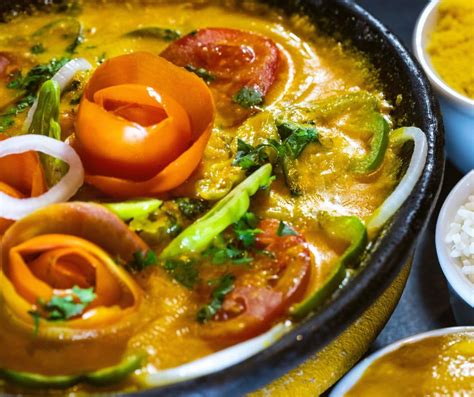  Moqueca de Peixe – Wybuchowa mieszanina egzotycznych smaków i kuszącej tekstury!