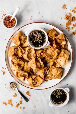  Suqian's Delicacy: WontonsFilled With Shrimp Paste and Pork – A Culinary Symphony of Aromatic Savory Notes and Textural Delight!